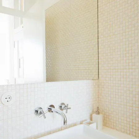 In Alfama, Near Se - Ttl271 *